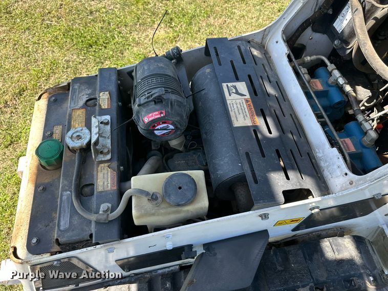 image for item EF2998 2022 Bobcat MT100 compact utility loader