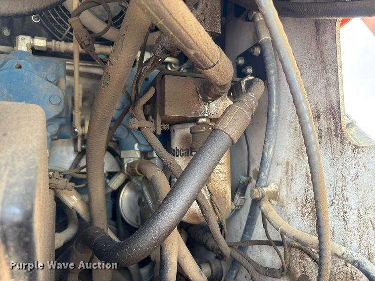 image for item EF3017 2021 Bobcat MT100 compact utility loader