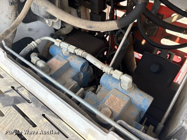 image for item EF3017 2021 Bobcat MT100 compact utility loader