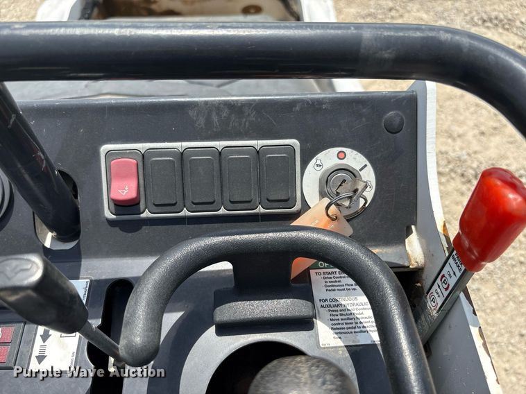 image for item EF3017 2021 Bobcat MT100 compact utility loader