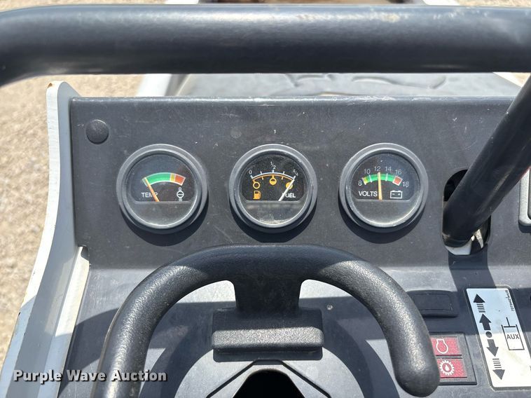 image for item EF3017 2021 Bobcat MT100 compact utility loader