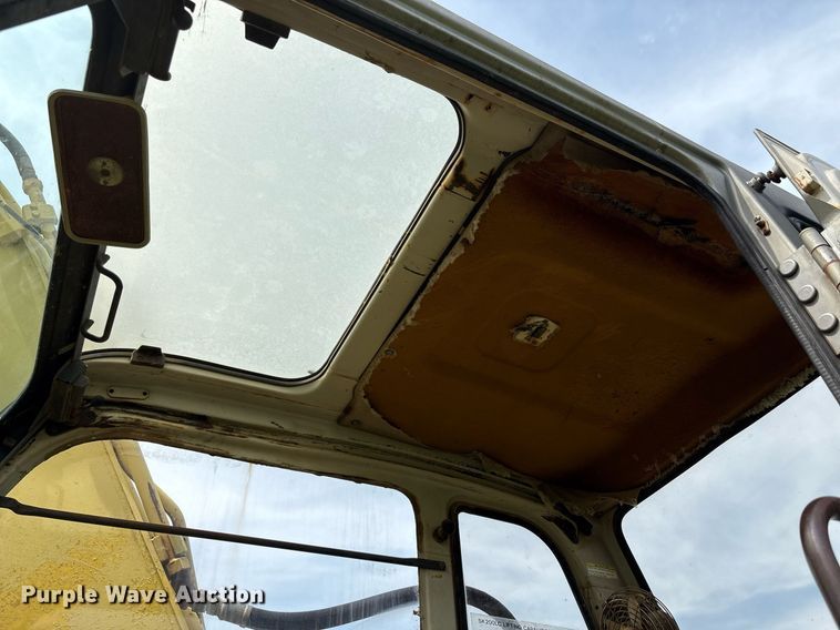 image for item EF3018 Kobelco SK220 Mark IV excavator