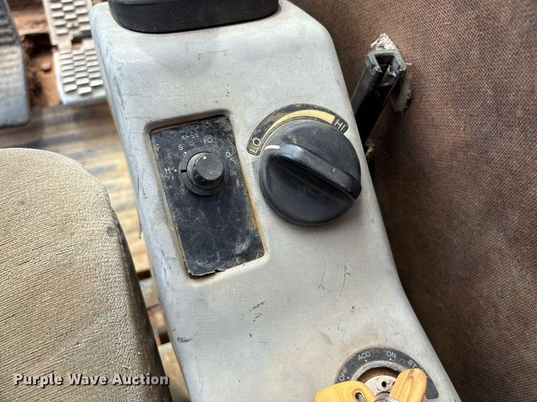 image for item EF3018 Kobelco SK220 Mark IV excavator