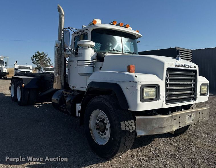 image for item EG2196 1999 Mack RD688S roll-off container truck