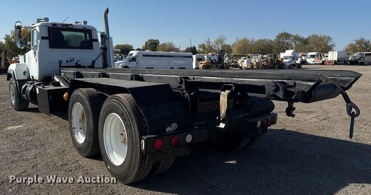 image for item EG2196 1999 Mack RD688S roll-off container truck