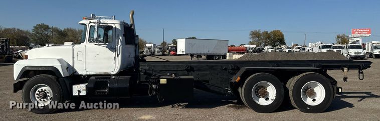 image for item EG2196 1999 Mack RD688S roll-off container truck