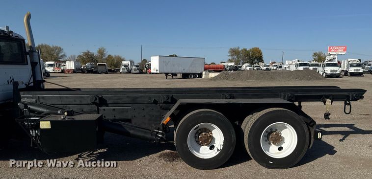 image for item EG2196 1999 Mack RD688S roll-off container truck