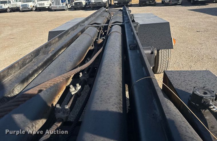 image for item EG2196 1999 Mack RD688S roll-off container truck