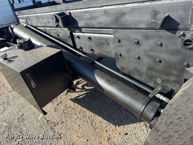 image for item EG2196 1999 Mack RD688S roll-off container truck