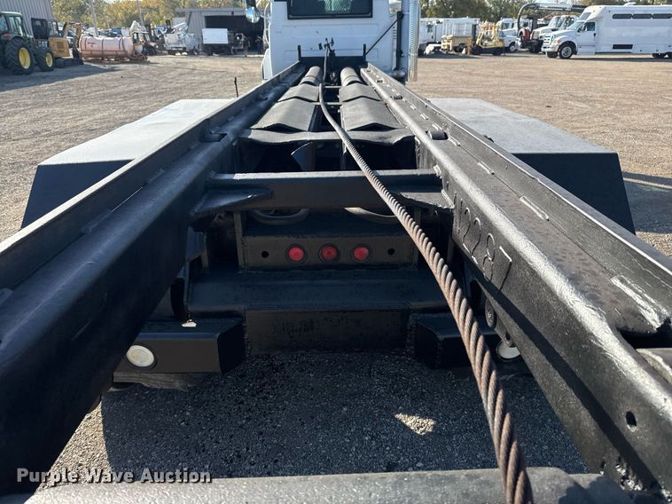 image for item EG2196 1999 Mack RD688S roll-off container truck