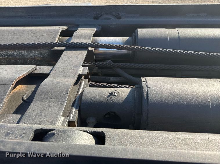 image for item EG2196 1999 Mack RD688S roll-off container truck