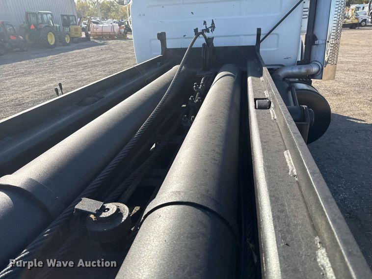 image for item EG2196 1999 Mack RD688S roll-off container truck