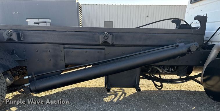 image for item EG2196 1999 Mack RD688S roll-off container truck