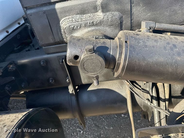 image for item EG2196 1999 Mack RD688S roll-off container truck