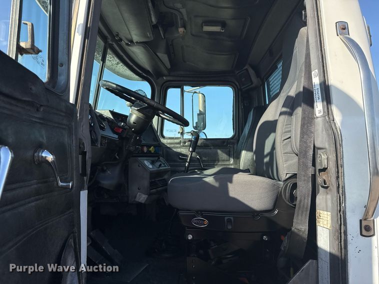 image for item EG2196 1999 Mack RD688S roll-off container truck