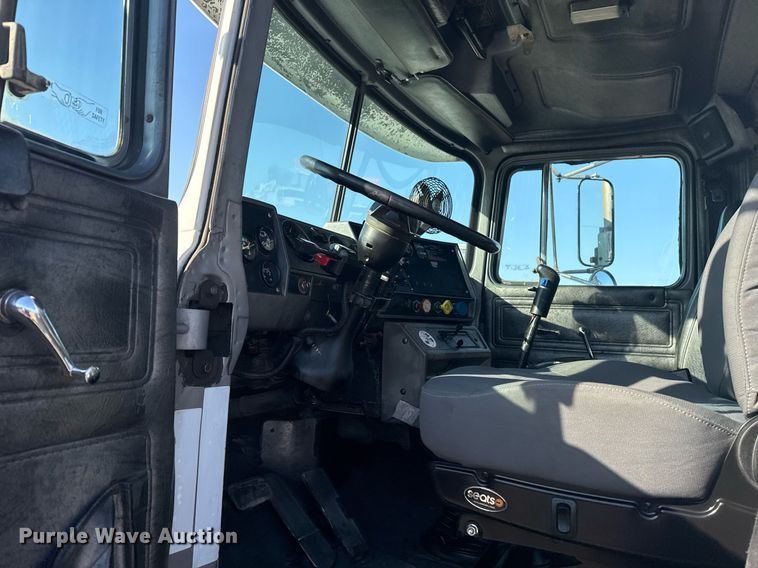 image for item EG2196 1999 Mack RD688S roll-off container truck