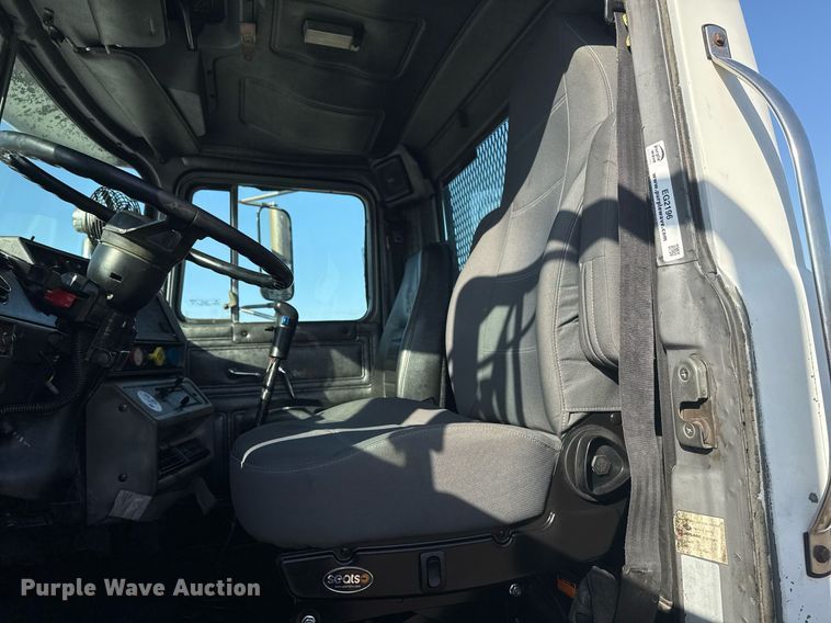 image for item EG2196 1999 Mack RD688S roll-off container truck