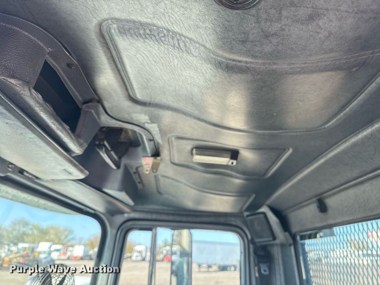 image for item EG2196 1999 Mack RD688S roll-off container truck