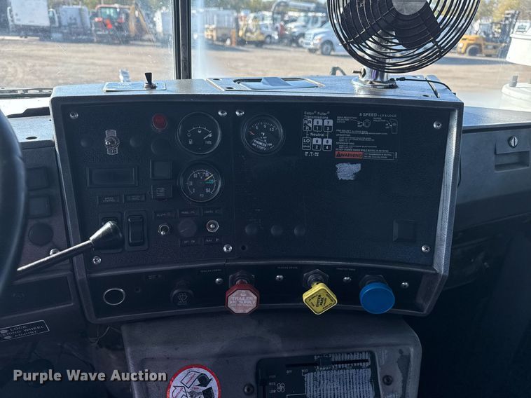 image for item EG2196 1999 Mack RD688S roll-off container truck