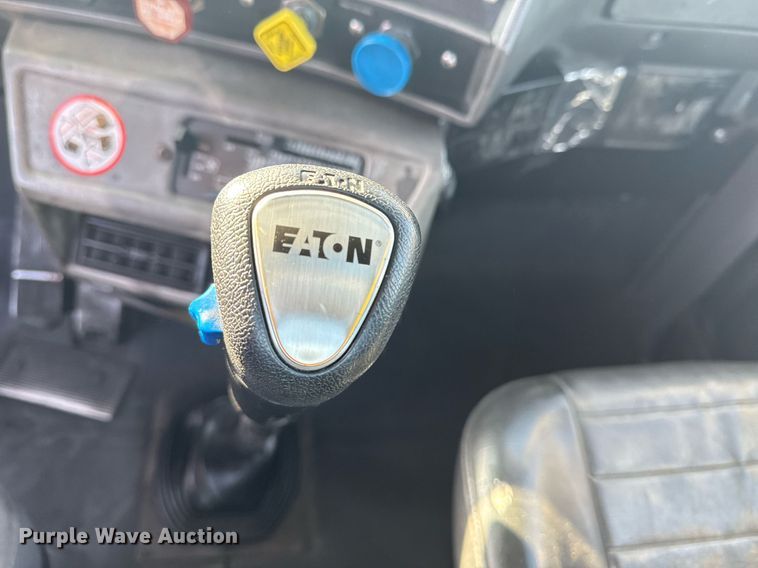 image for item EG2196 1999 Mack RD688S roll-off container truck