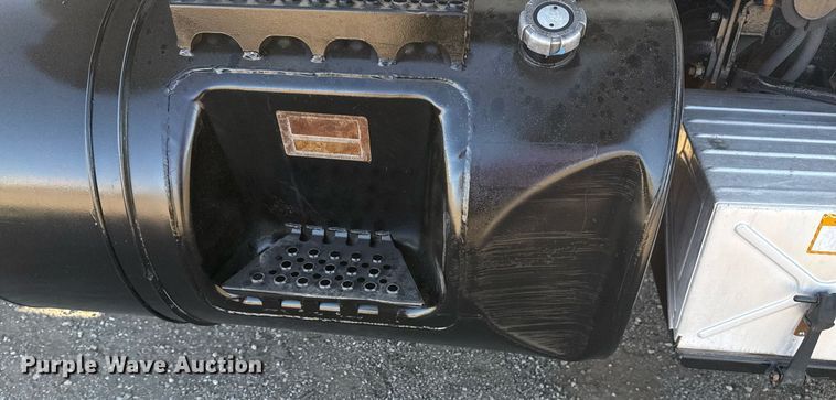 image for item EG2196 1999 Mack RD688S roll-off container truck