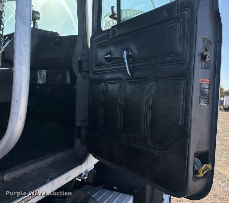 image for item EG2196 1999 Mack RD688S roll-off container truck