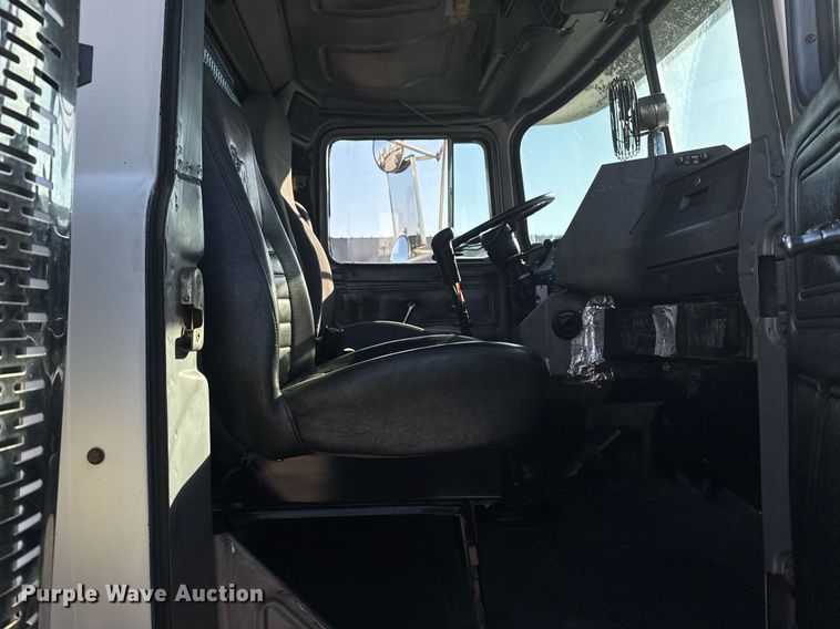 image for item EG2196 1999 Mack RD688S roll-off container truck