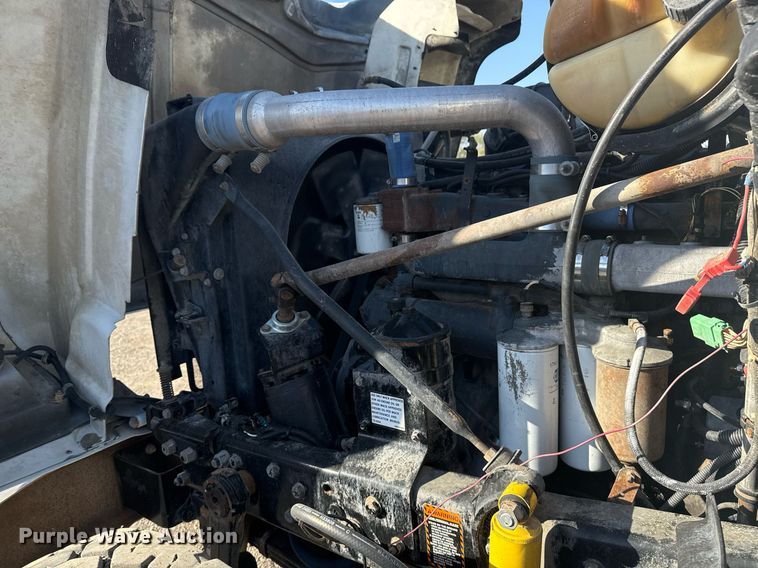 image for item EG2196 1999 Mack RD688S roll-off container truck