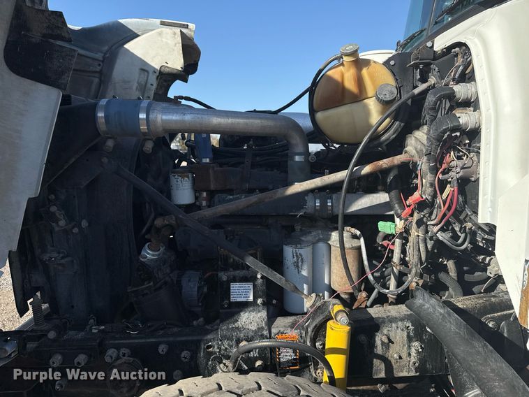 image for item EG2196 1999 Mack RD688S roll-off container truck