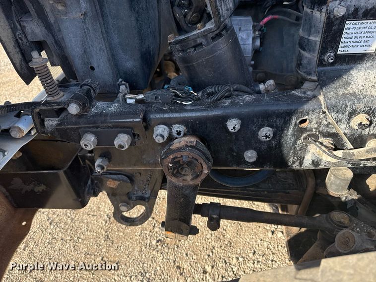 image for item EG2196 1999 Mack RD688S roll-off container truck