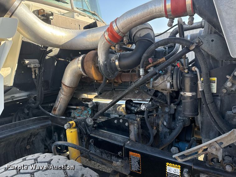 image for item EG2196 1999 Mack RD688S roll-off container truck