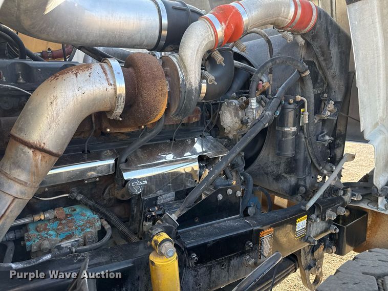 image for item EG2196 1999 Mack RD688S roll-off container truck