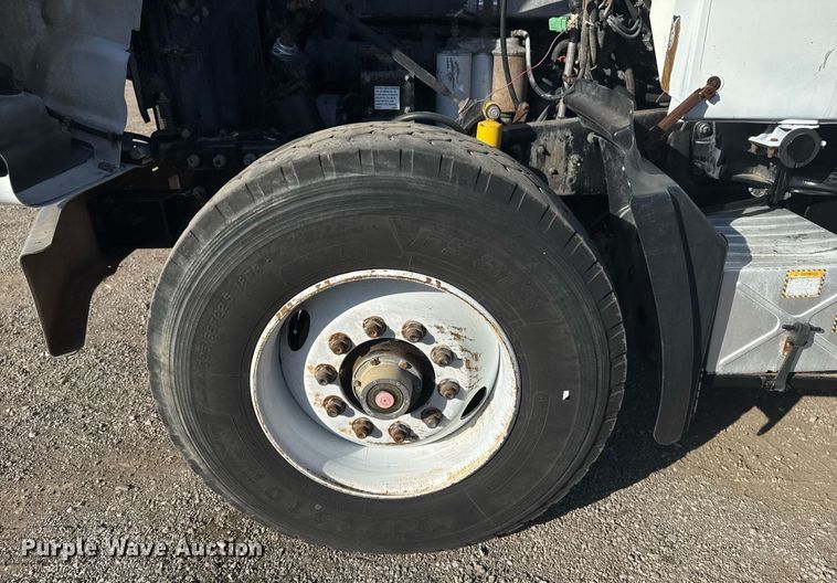 image for item EG2196 1999 Mack RD688S roll-off container truck