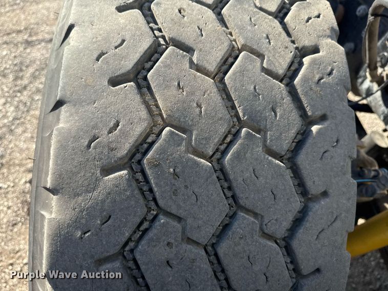 image for item EG2196 1999 Mack RD688S roll-off container truck