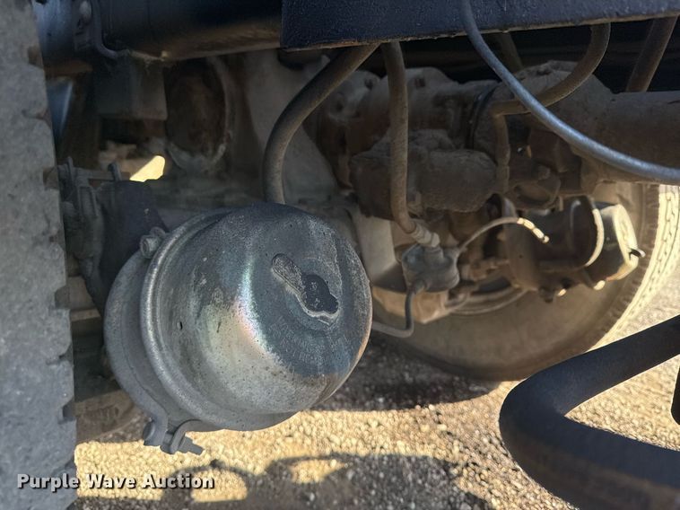 image for item EG2196 1999 Mack RD688S roll-off container truck