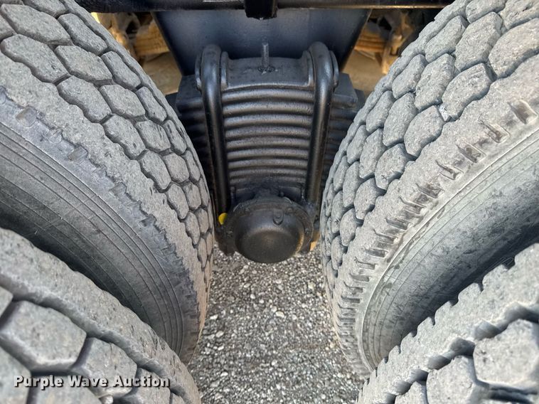 image for item EG2196 1999 Mack RD688S roll-off container truck