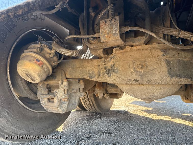 image for item EG2196 1999 Mack RD688S roll-off container truck