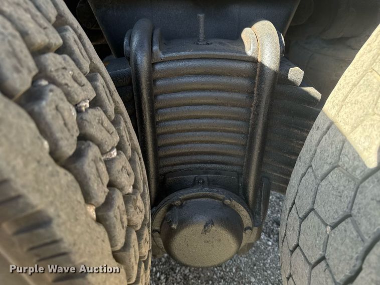 image for item EG2196 1999 Mack RD688S roll-off container truck