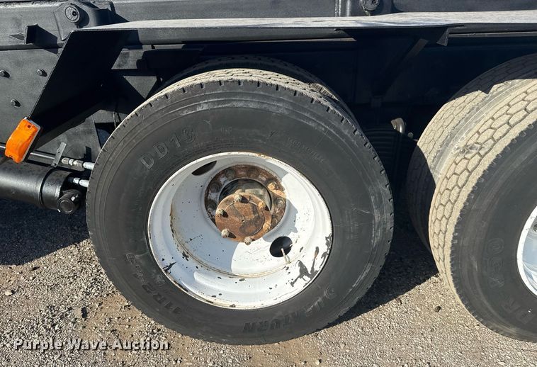 image for item EG2196 1999 Mack RD688S roll-off container truck