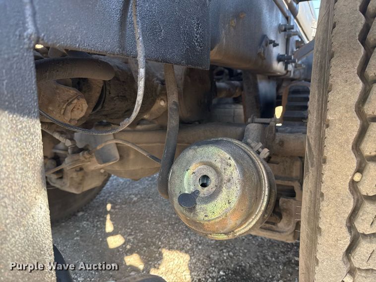 image for item EG2196 1999 Mack RD688S roll-off container truck