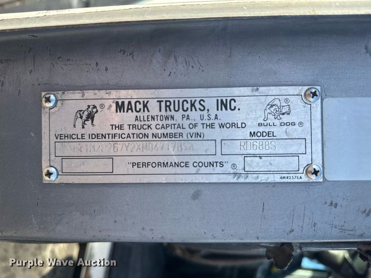 image for item EG2196 1999 Mack RD688S roll-off container truck