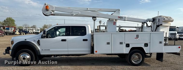 image for item EG5693 2018 Ford F550 Crew Cab bucket truck
