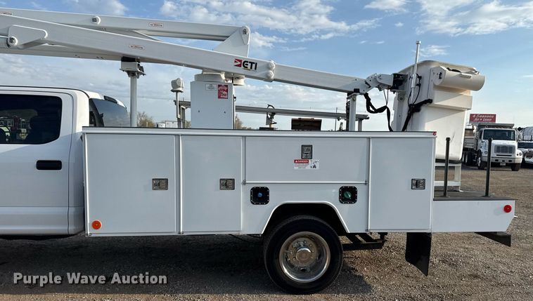 image for item EG5693 2018 Ford F550 Crew Cab bucket truck