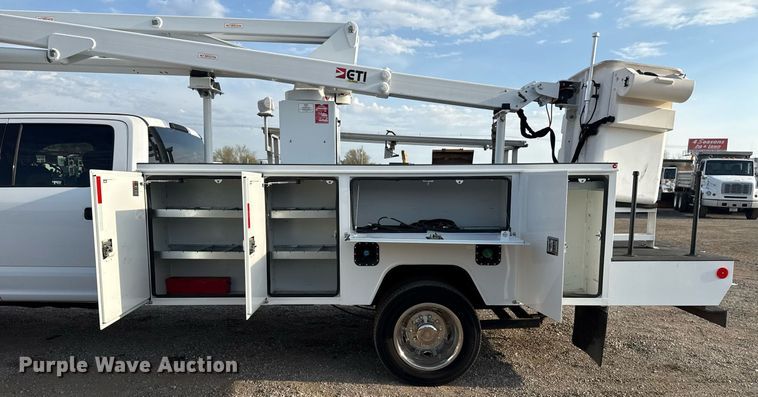 image for item EG5693 2018 Ford F550 Crew Cab bucket truck