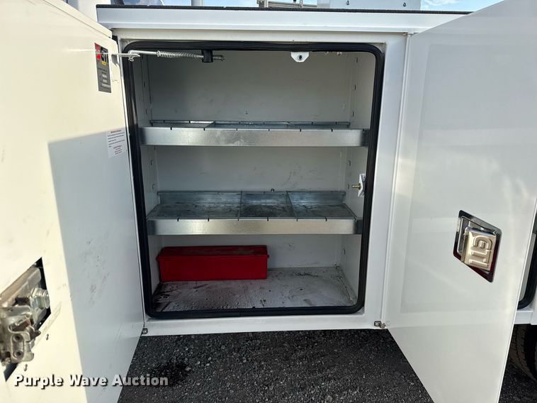 image for item EG5693 2018 Ford F550 Crew Cab bucket truck