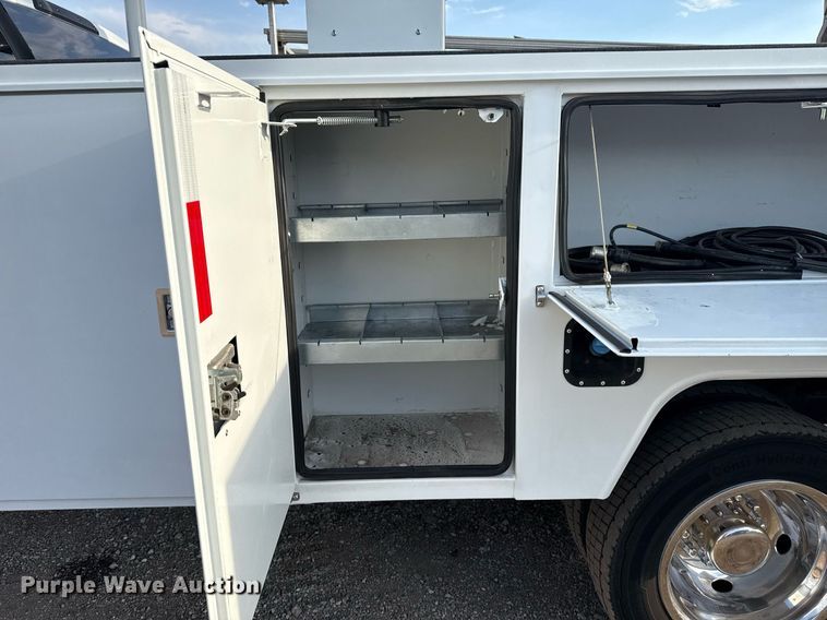 image for item EG5693 2018 Ford F550 Crew Cab bucket truck