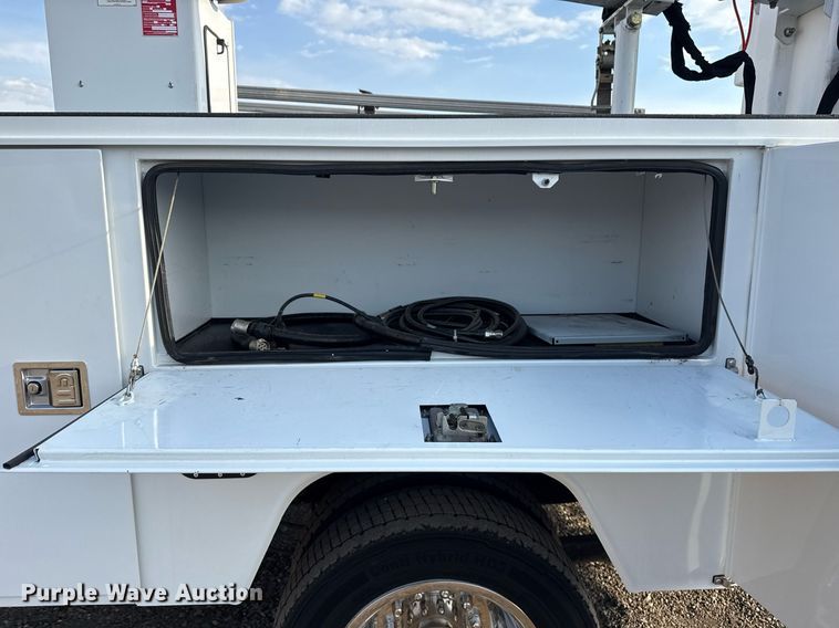 image for item EG5693 2018 Ford F550 Crew Cab bucket truck