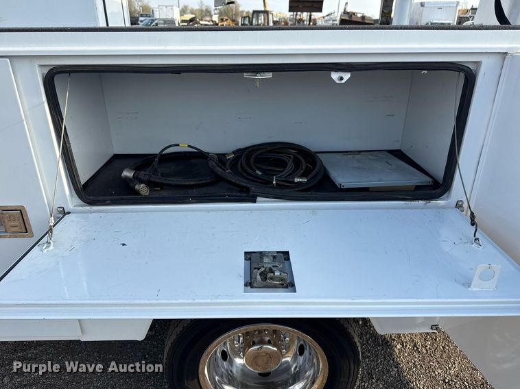 image for item EG5693 2018 Ford F550 Crew Cab bucket truck