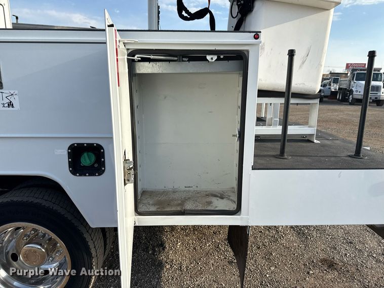 image for item EG5693 2018 Ford F550 Crew Cab bucket truck