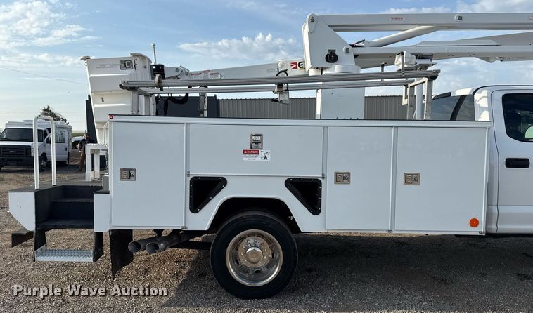 image for item EG5693 2018 Ford F550 Crew Cab bucket truck